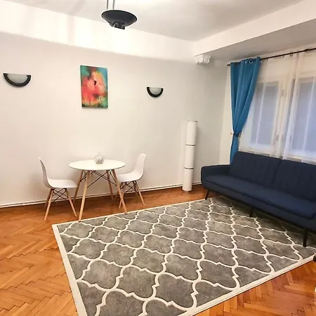 Center Apartment *