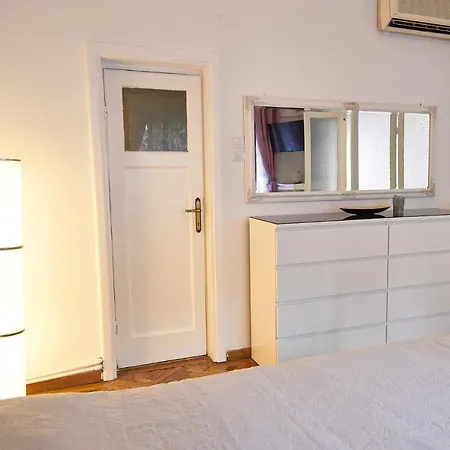Center Apartment *